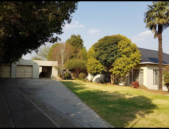 6 BEDROOM HOUSE FOR SALE IN PRIMROSE